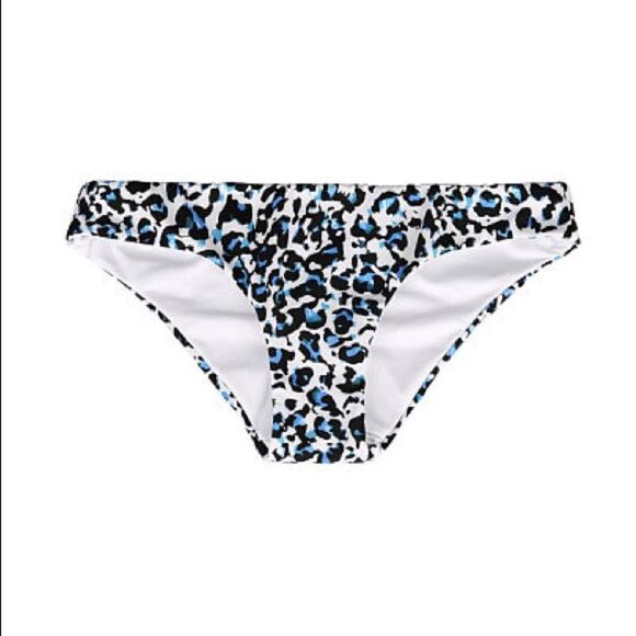 ✨VICTORIA'S SECRET
Low Rise Ruched Hipster Bottom✨ - Picture 3 of 4